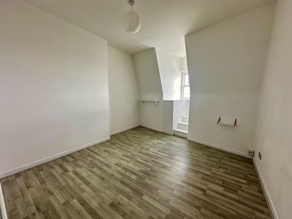Lot: 160 - TOP FLOOR FLAT WITH VIEWS - Living room with view of harbour